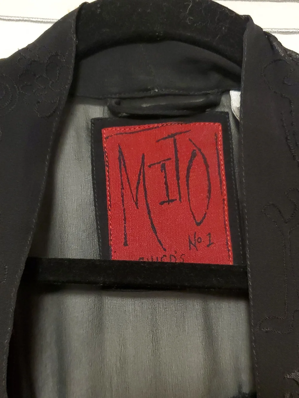 Rare Mito Chicos 100% Black Silk Kimono Robe Embroidered Applique Dramatic  M/L